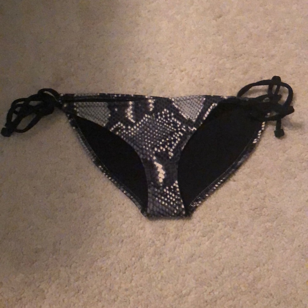 Snakeskin triangl bikini bottoms